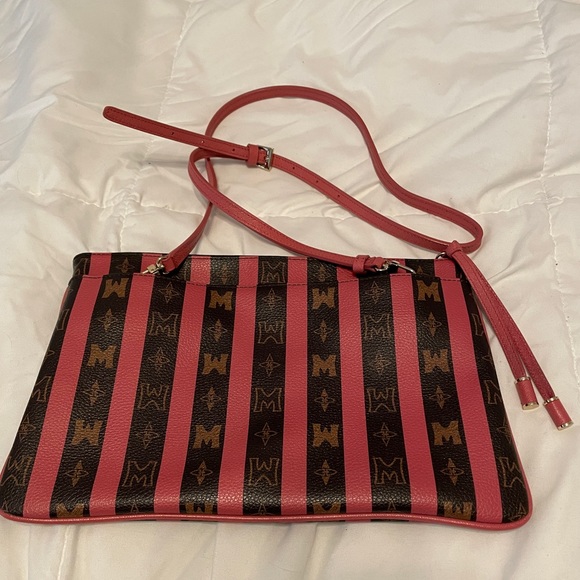 Metro City Crossbody Bag - Picture 1 of 7